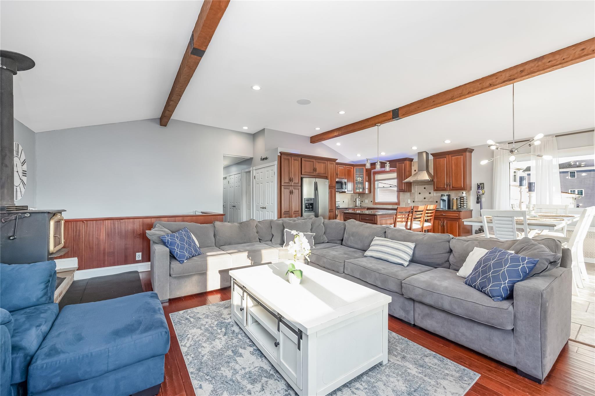 Lindenhurst, New York, 11757, United States, 3 Bedrooms Bedrooms, ,3 BathroomsBathrooms,Residential,For Sale,1915812