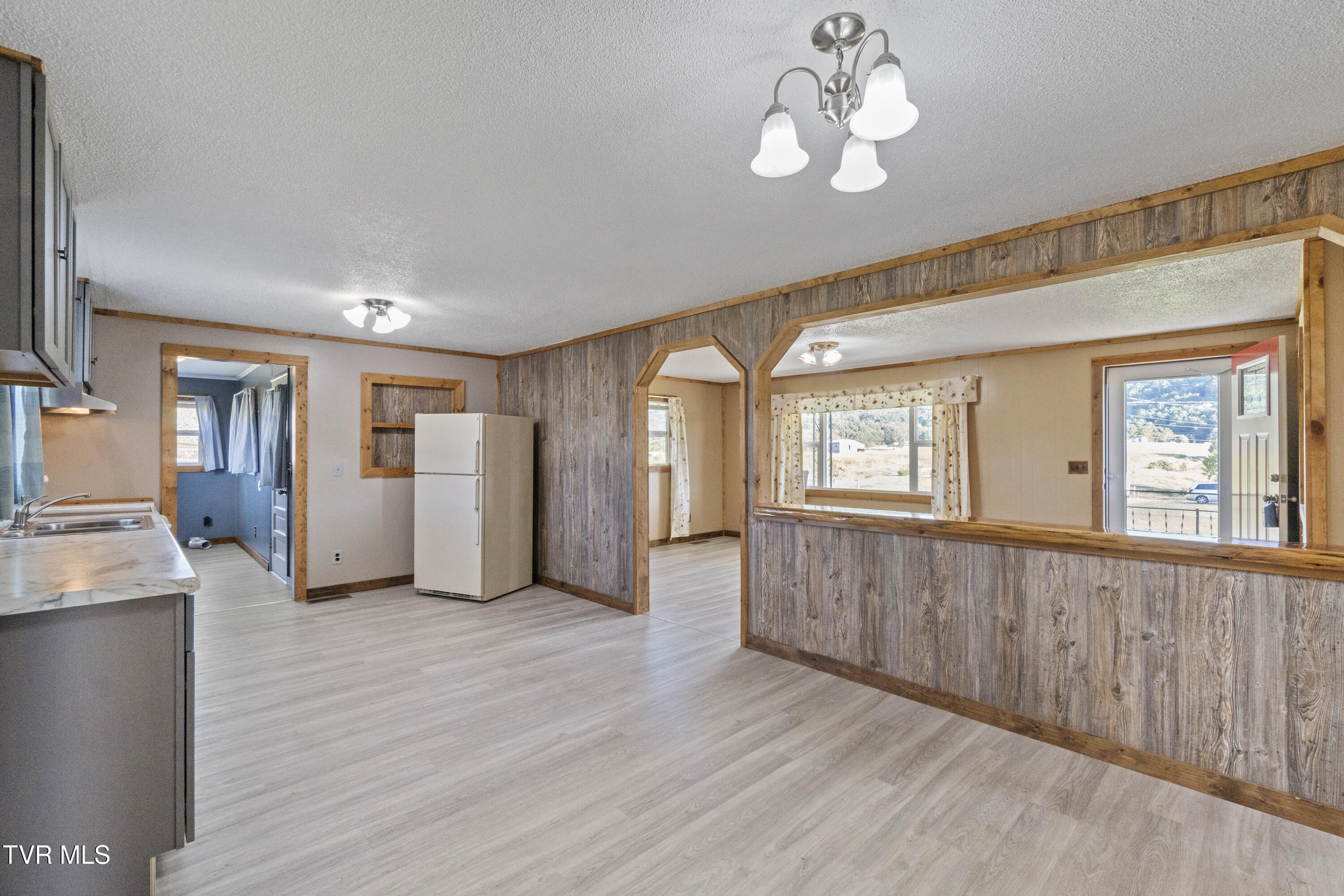 Greeneville, Tennessee, 37743, United States, 3 Bedrooms Bedrooms, ,2 BathroomsBathrooms,Residential,For Sale,1982221