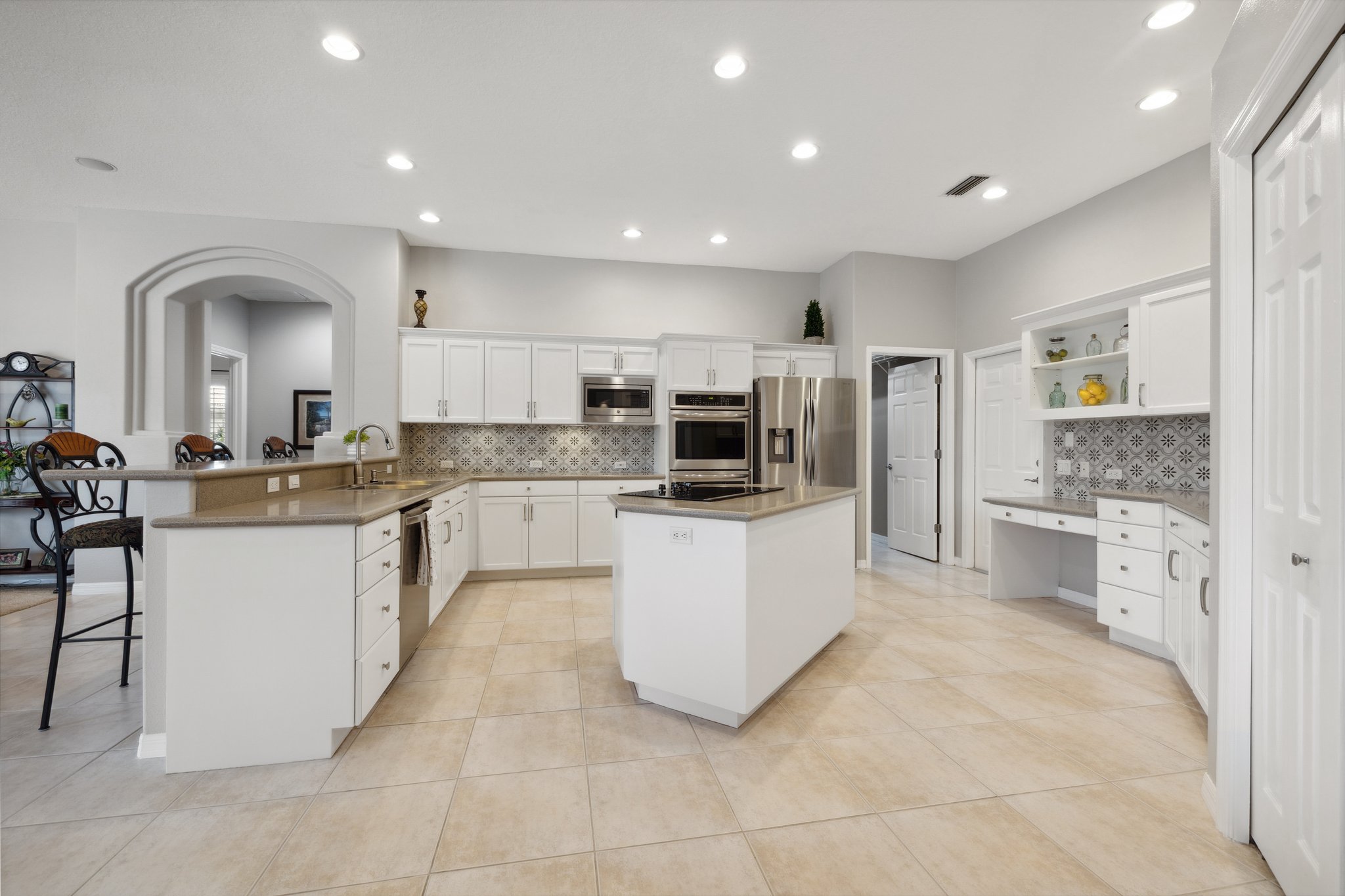 Tampa, Florida, 33647, United States, 5 Bedrooms Bedrooms, ,4 BathroomsBathrooms,Residential,For Sale,1835178