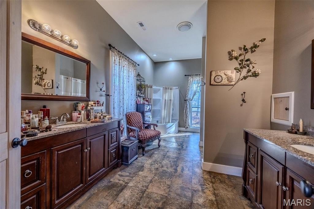 Lebanon, Missouri, 65536, United States, 4 Bedrooms Bedrooms, ,4 BathroomsBathrooms,Residential,For Sale,1976703