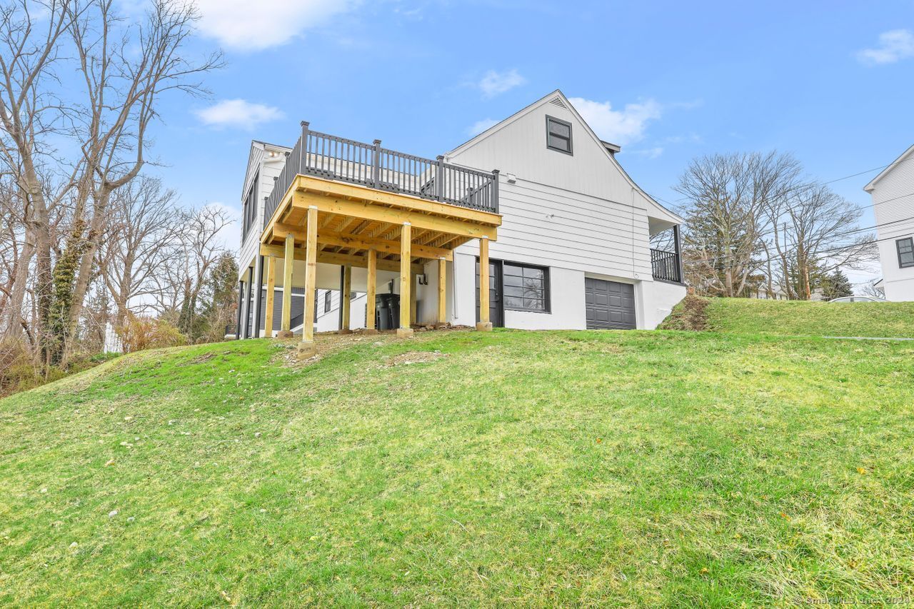 Milford, Connecticut, 06460, United States, 5 Bedrooms Bedrooms, ,3 BathroomsBathrooms,Residential,For Sale,1913239