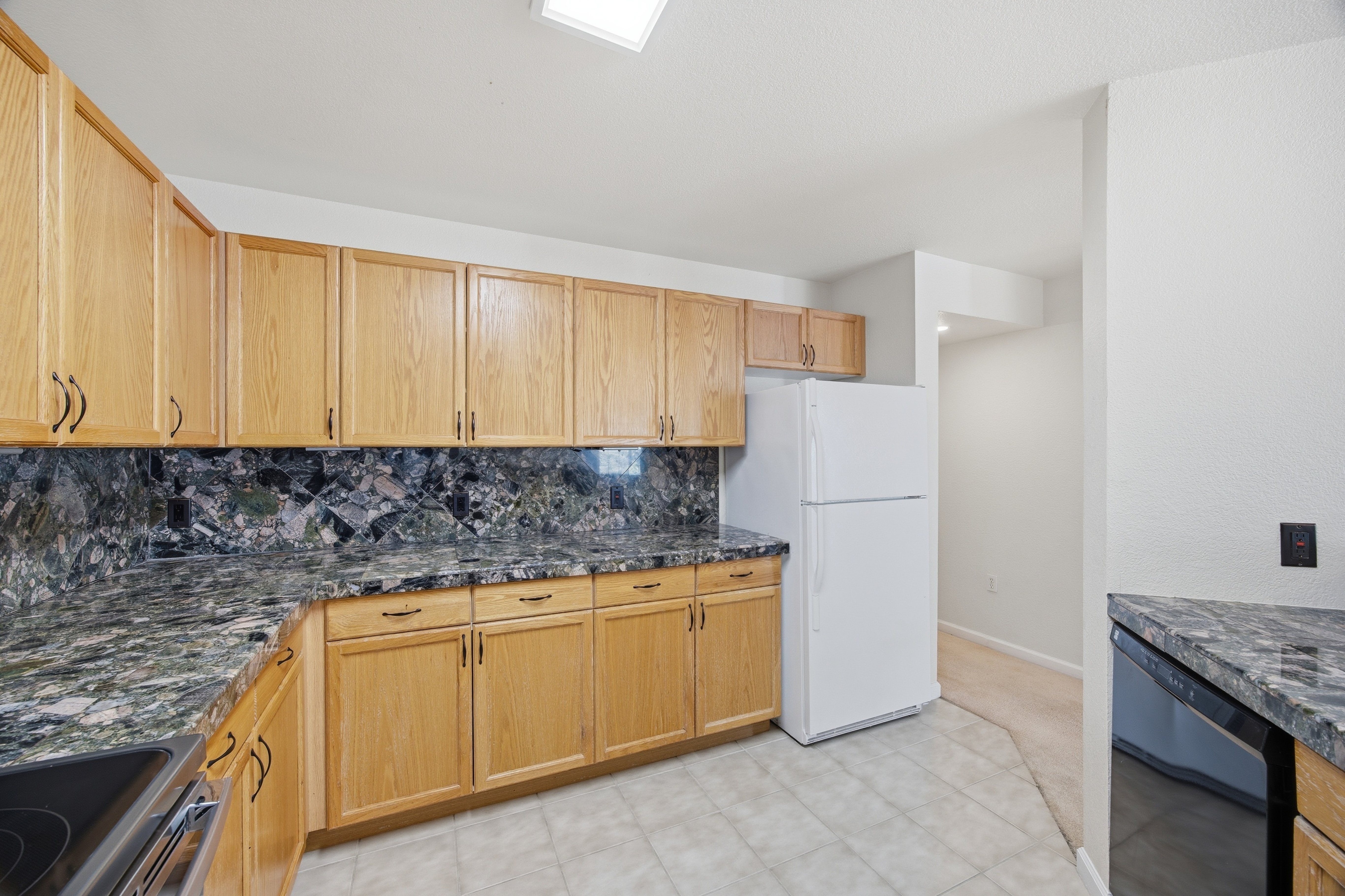  South-Facing End-Unit Residence With Beautiful River and Mountain views - 物件實景