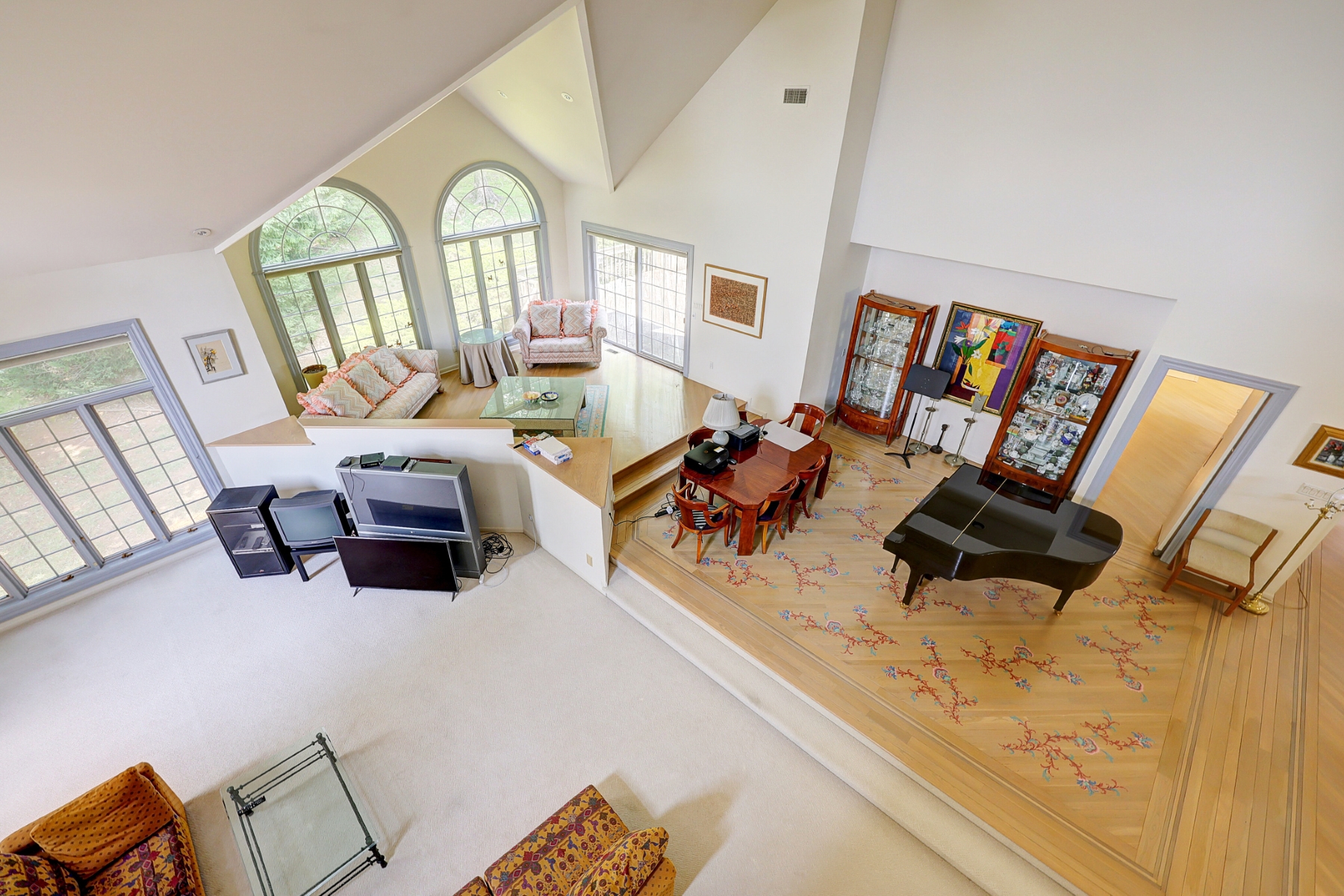  Contemporary Colonial Set in Peaceful Private Setting - 物件實景