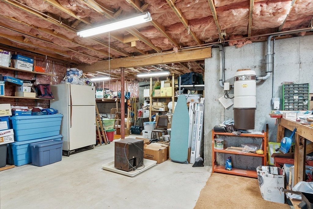 Peabody, Massachusetts, 01960, United States, 4 Bedrooms Bedrooms, ,2 BathroomsBathrooms,Residential,For Sale,1991125