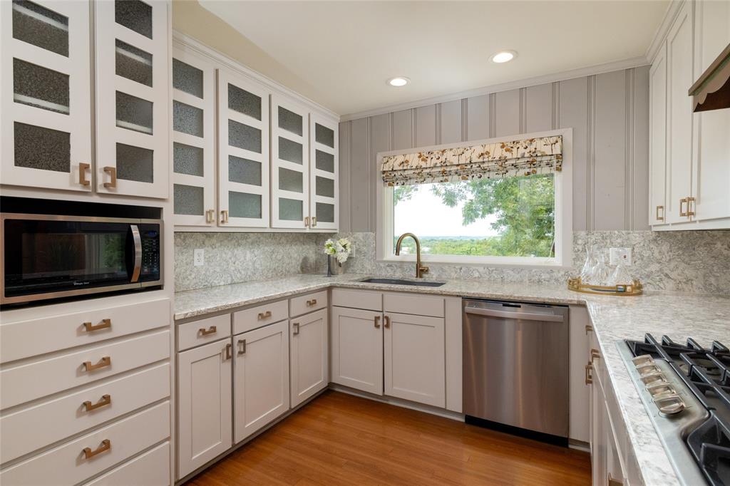 Weatherford, Texas, 76086, United States, 3 Bedrooms Bedrooms, ,4 BathroomsBathrooms,Residential,For Sale,1974864