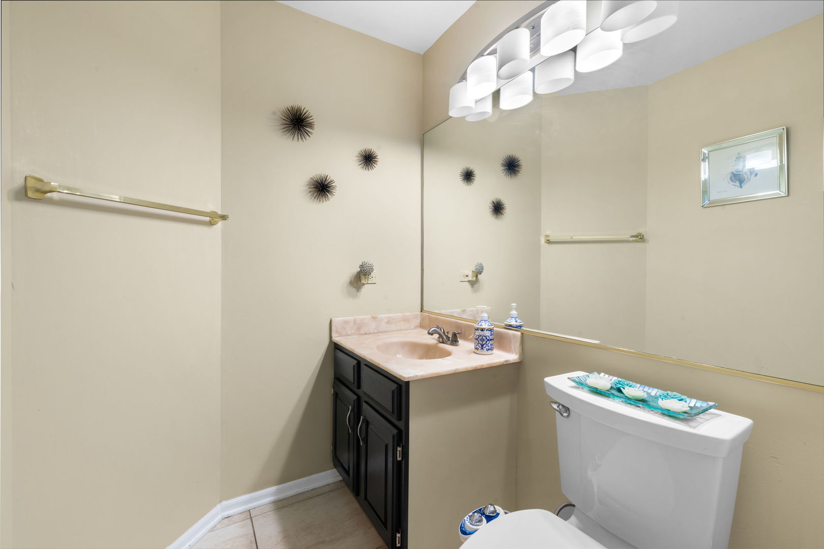 Carol Stream, Illinois, 60188, United States, 4 Bedrooms Bedrooms, ,4 BathroomsBathrooms,Residential,For Sale,1903494