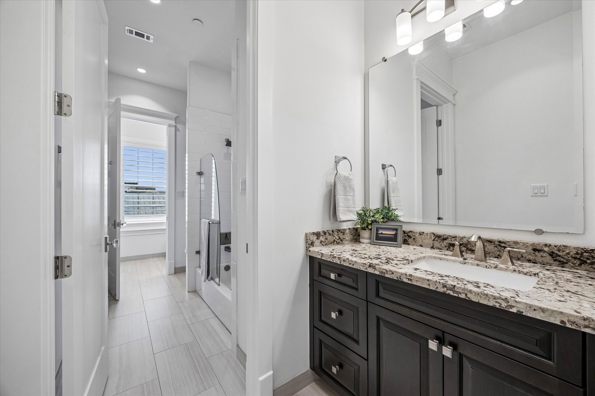  326 W 18th Street - 物件實景