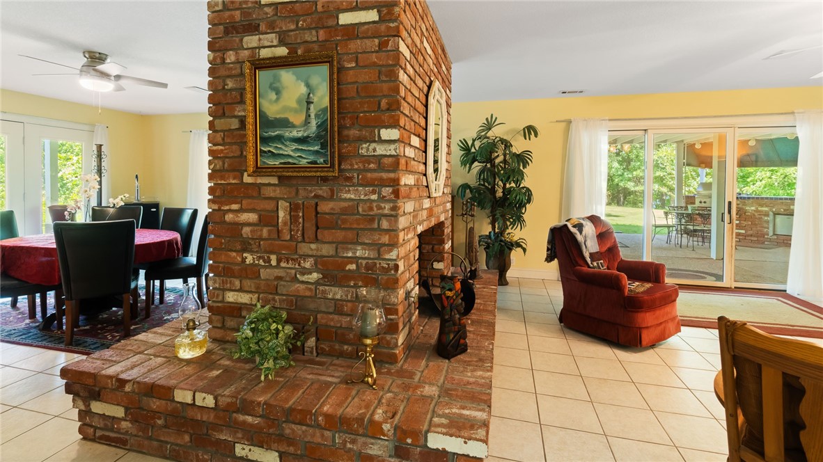 Rogers, Arkansas, 72756, United States, 5 Bedrooms Bedrooms, ,7 BathroomsBathrooms,Residential,For Sale,1846782