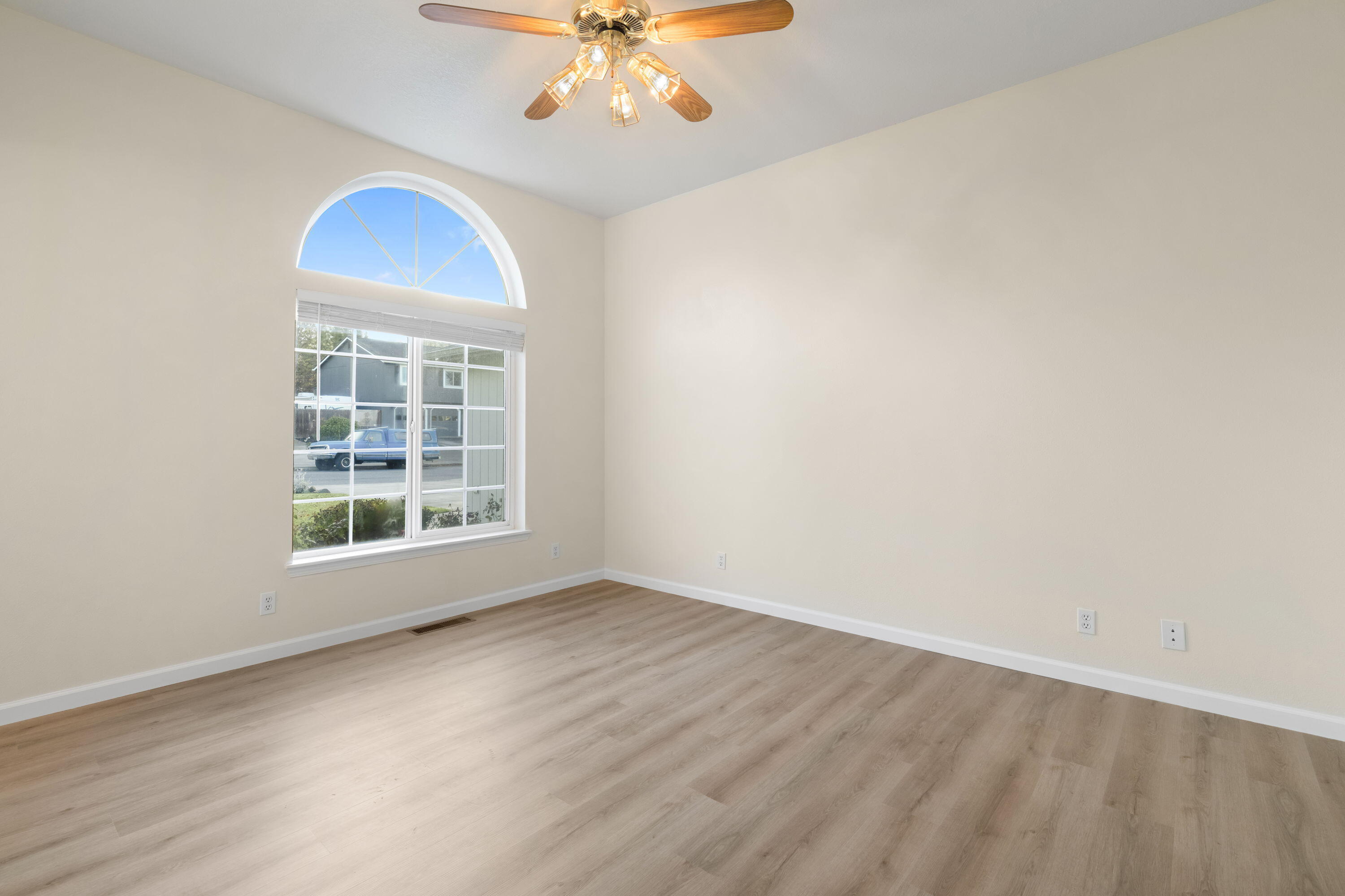 Bend, Oregon, 97701, United States, 3 Bedrooms Bedrooms, ,2 BathroomsBathrooms,Residential,For Sale,1697036