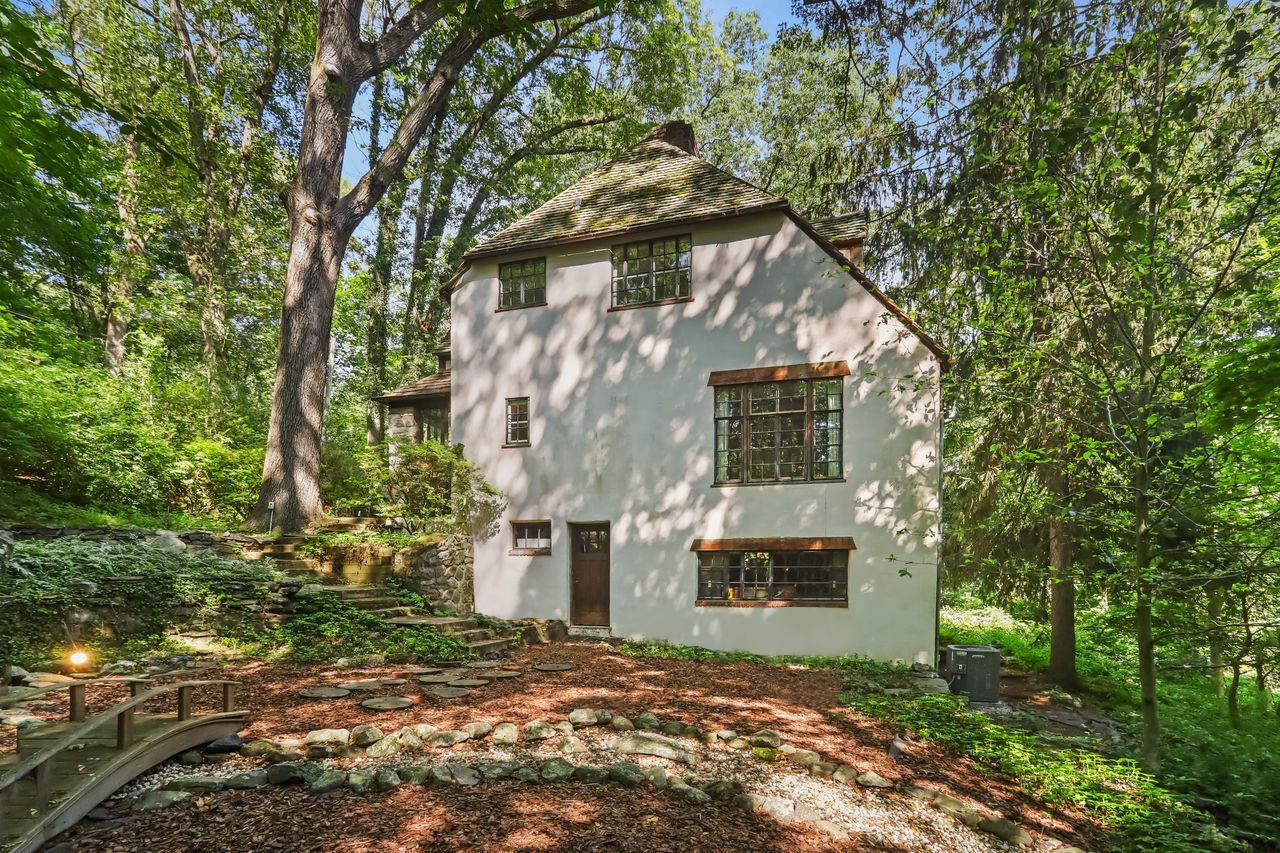 Pleasantville, New York, 10570, United States, 4 Bedrooms Bedrooms, ,4 BathroomsBathrooms,Residential,For Sale,1896096