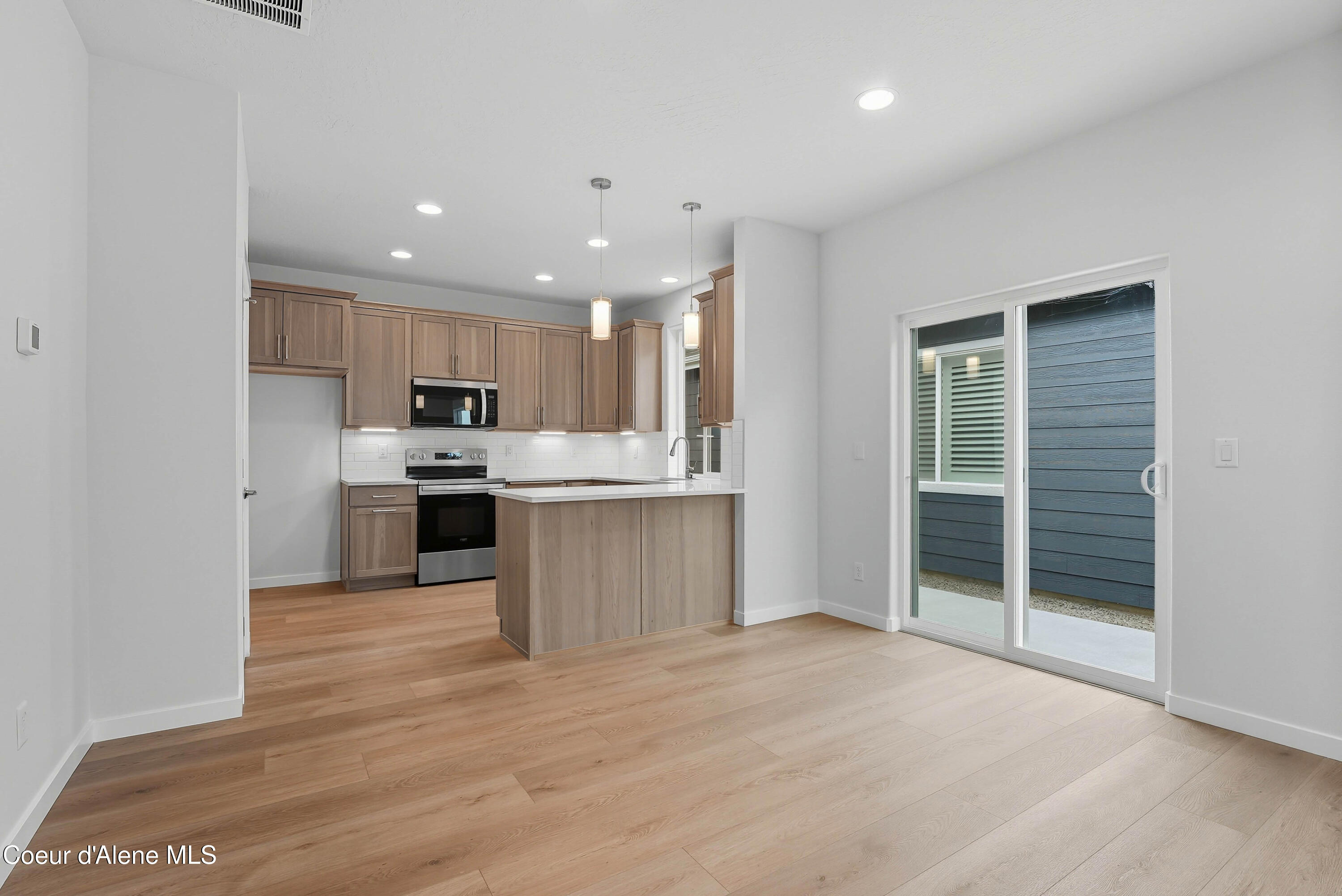 Coeur D'alene, Idaho, 83815, United States, 3 Bedrooms Bedrooms, ,Residential,For Sale,1957513