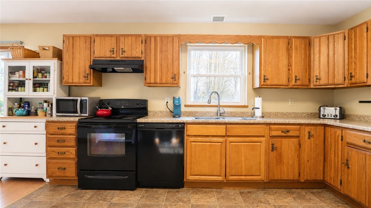 Keli Dr, Seneca Falls, NY 13148