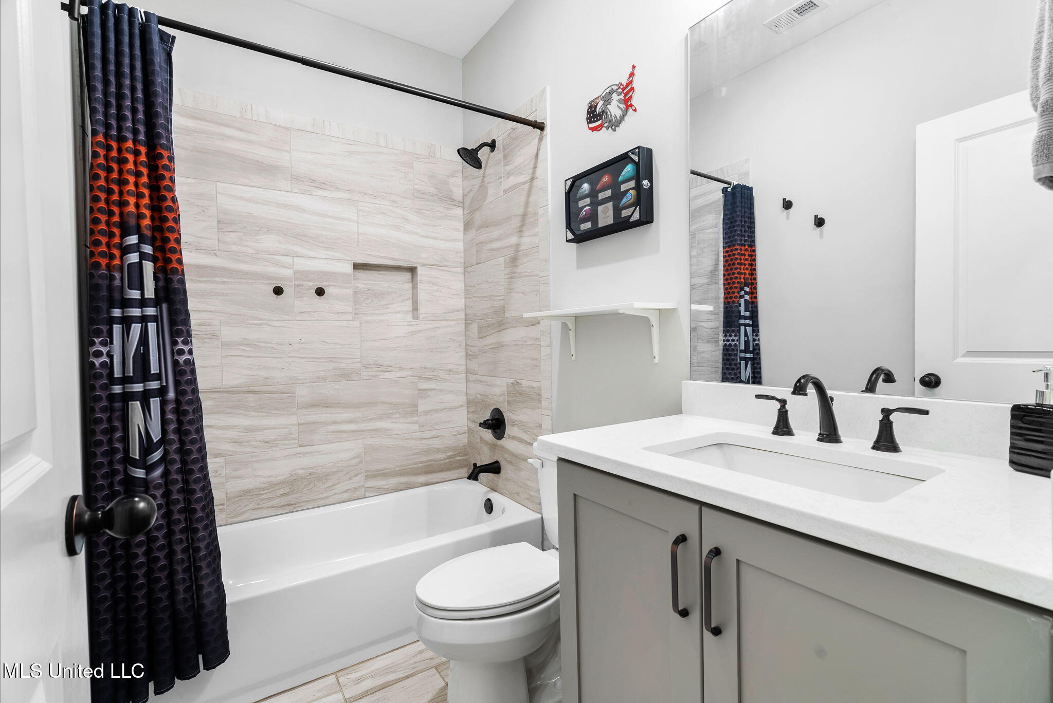 Hernando, Mississippi, 38632, United States, 5 Bedrooms Bedrooms, ,3 BathroomsBathrooms,Residential,For Sale,1991187