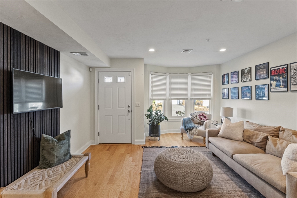 Plymouth, Massachusetts, 02360, United States, 2 Bedrooms Bedrooms, ,3 BathroomsBathrooms,Residential,For Sale,1999715