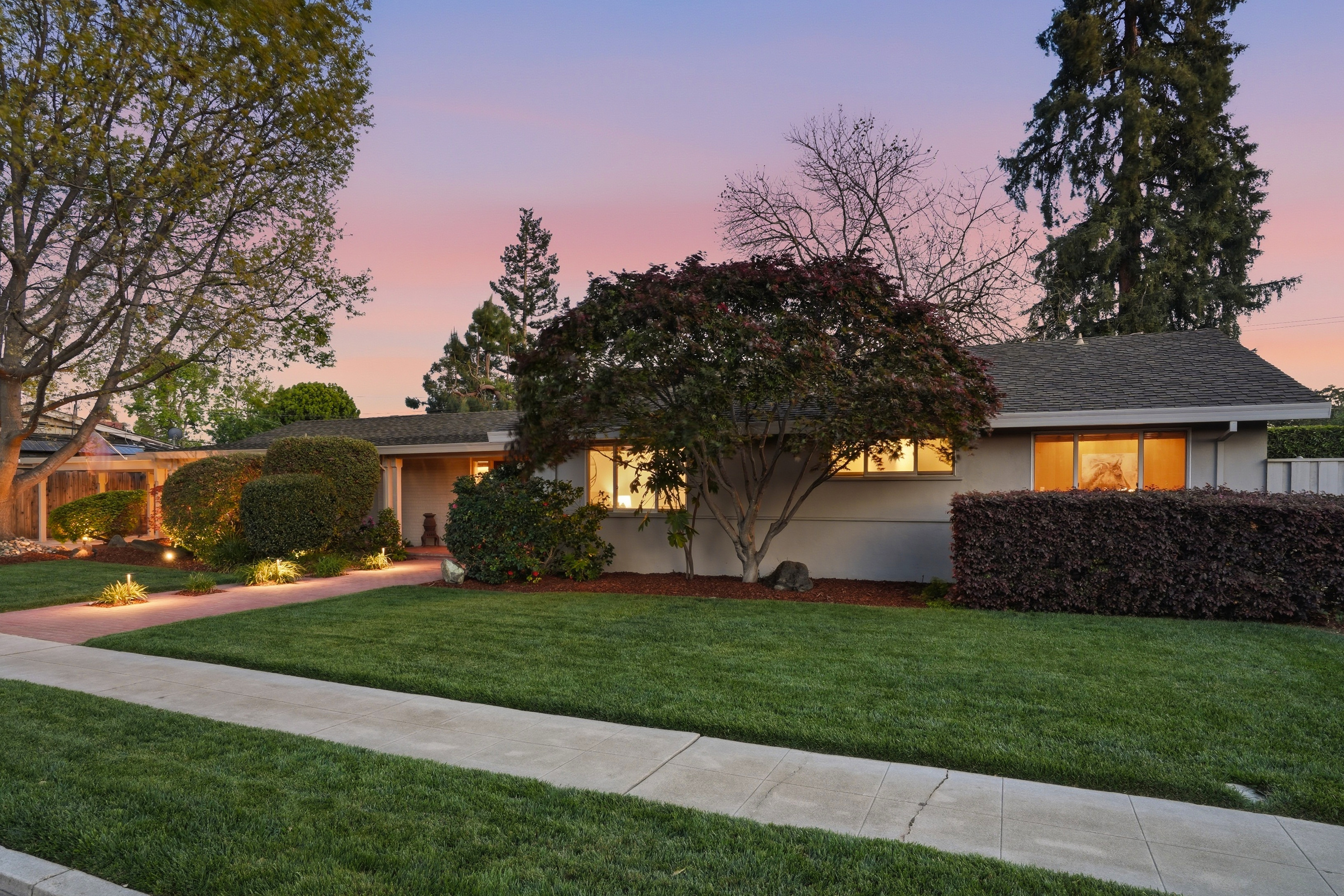  Single-Level Rancher in Coveted Neighborhood - 物件實景