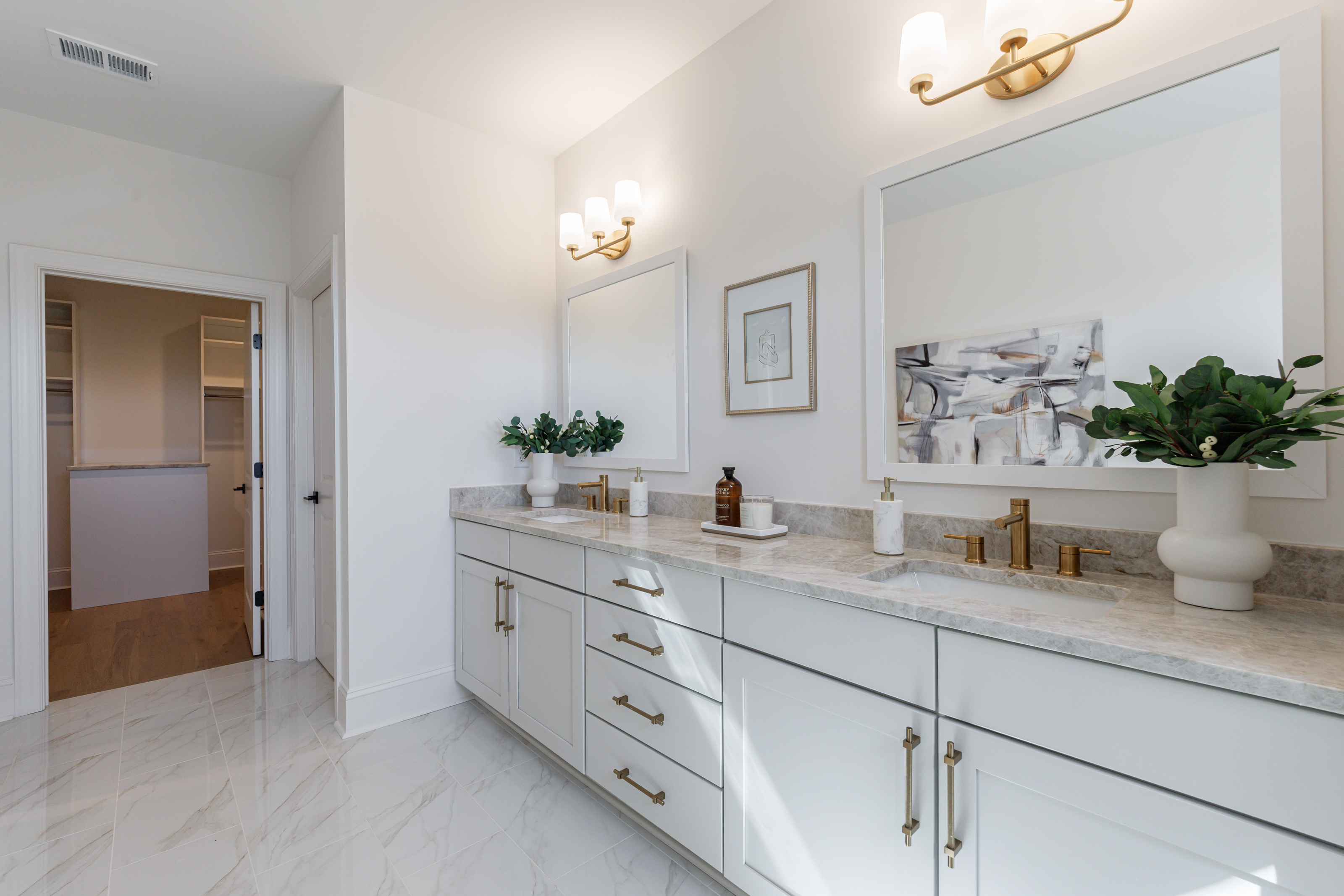  Lifestyle Extends Far Beyond Your Doorstep at Mayfair on Main - 物件實景