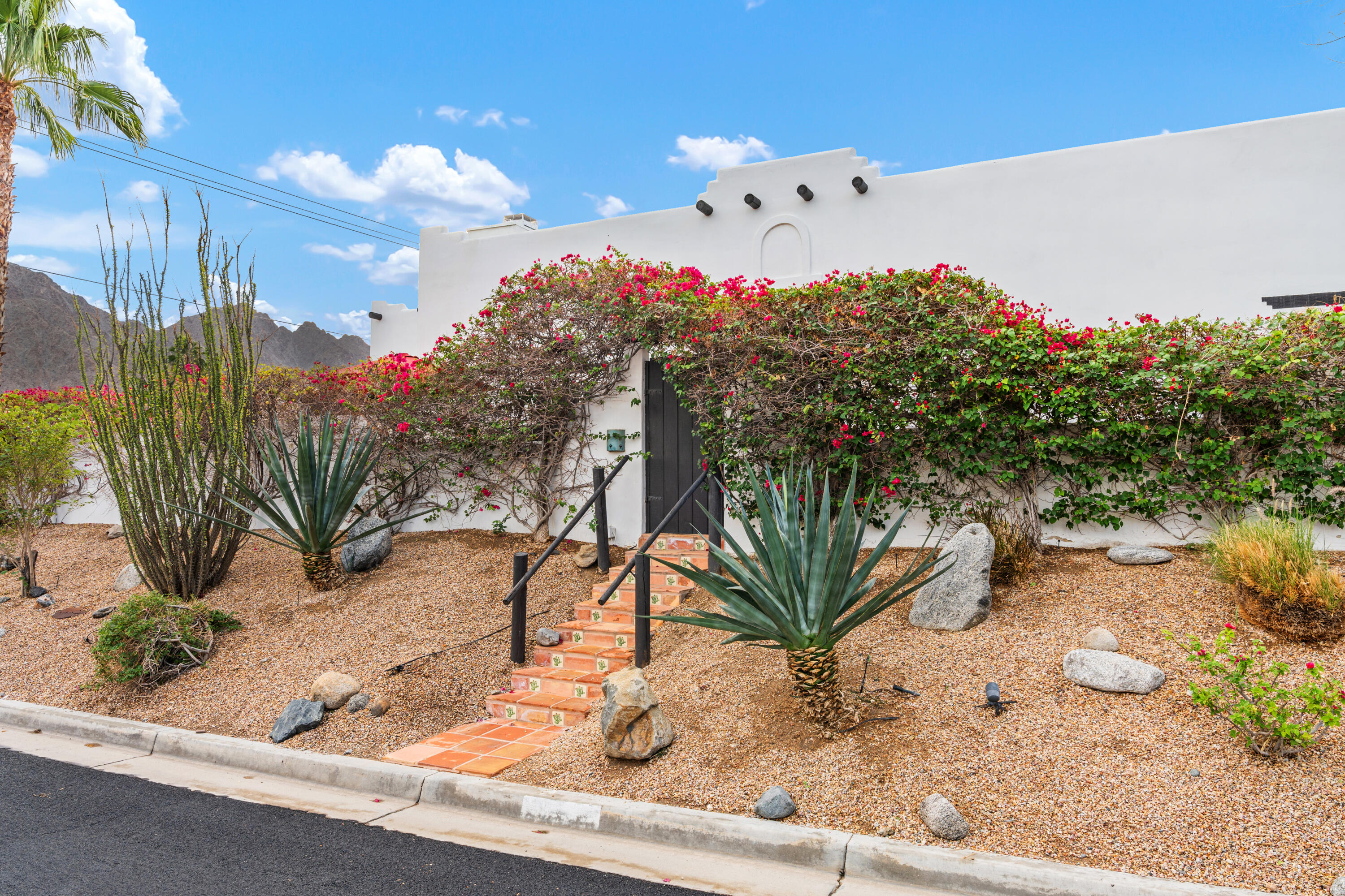 La Quinta, California, 92253, United States, 3 Bedrooms Bedrooms, ,2 BathroomsBathrooms,Residential,For Sale,1995878