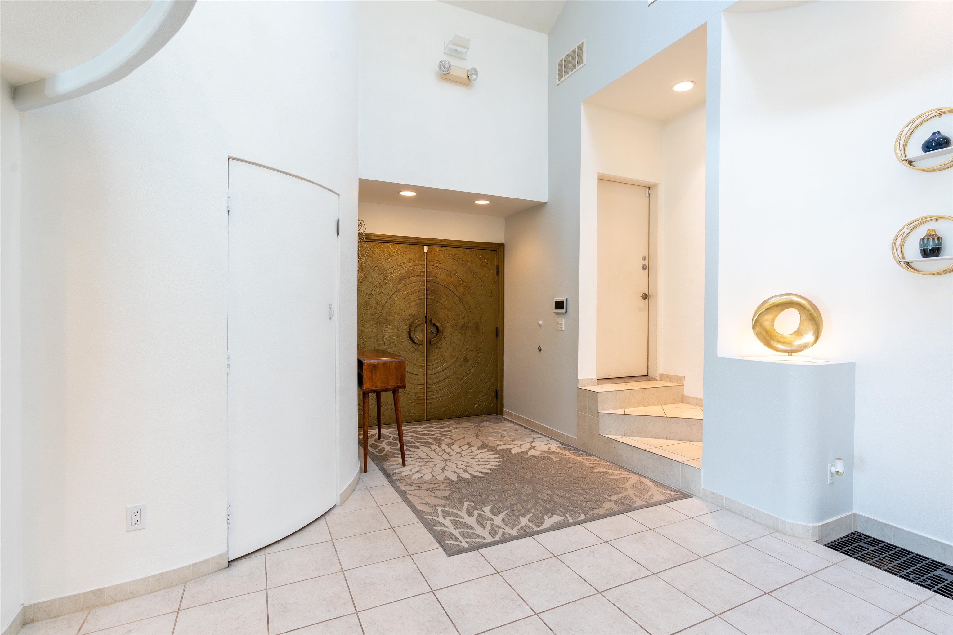 La Crosse, Wisconsin, 54601, United States, 4 Bedrooms Bedrooms, ,5 BathroomsBathrooms,Residential,For Sale,2049360