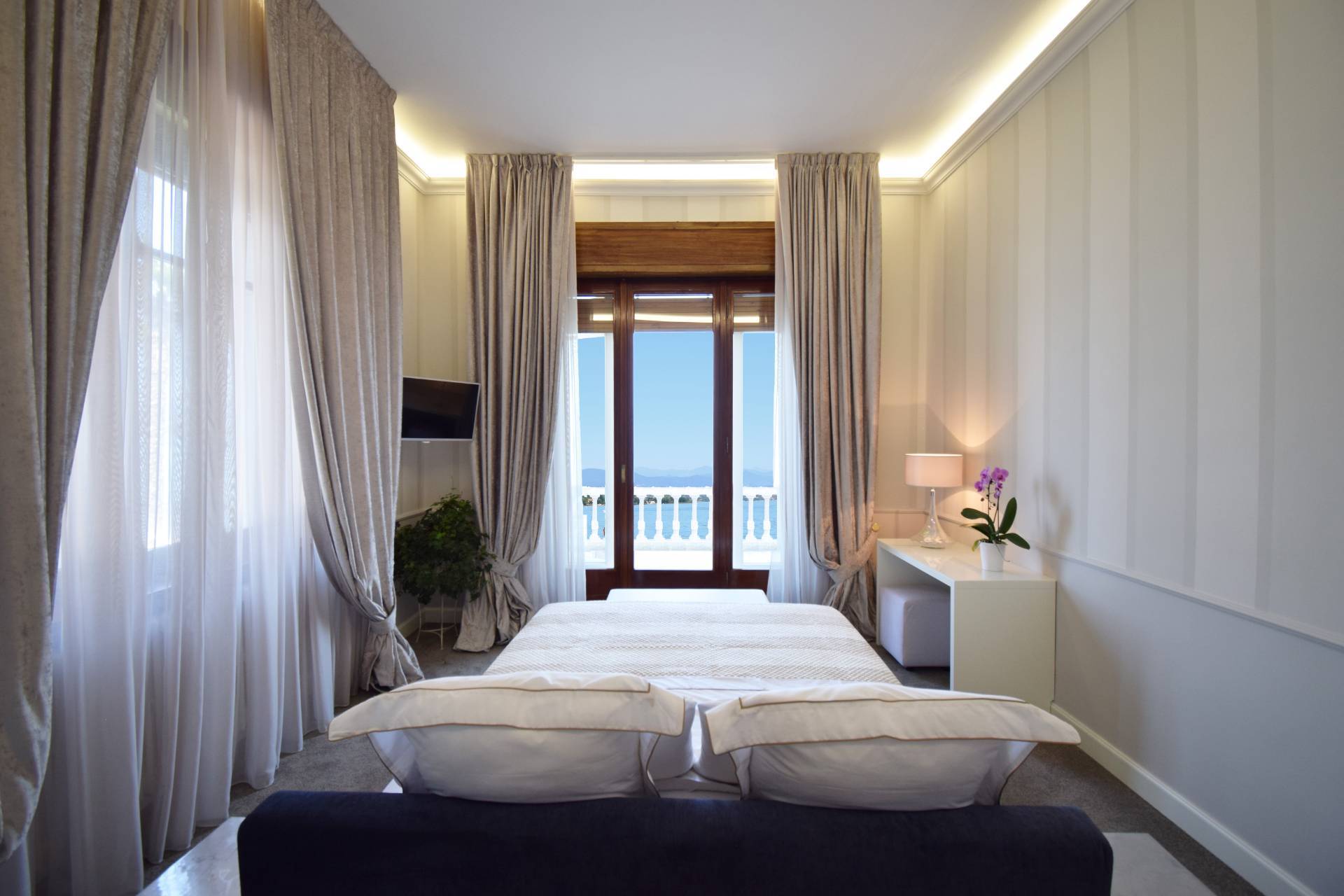 Desenzano del Garda, Brescia, 25015, IT, 4 Bedrooms Bedrooms, ,4 BathroomsBathrooms,Residential,For Sale,1826447
