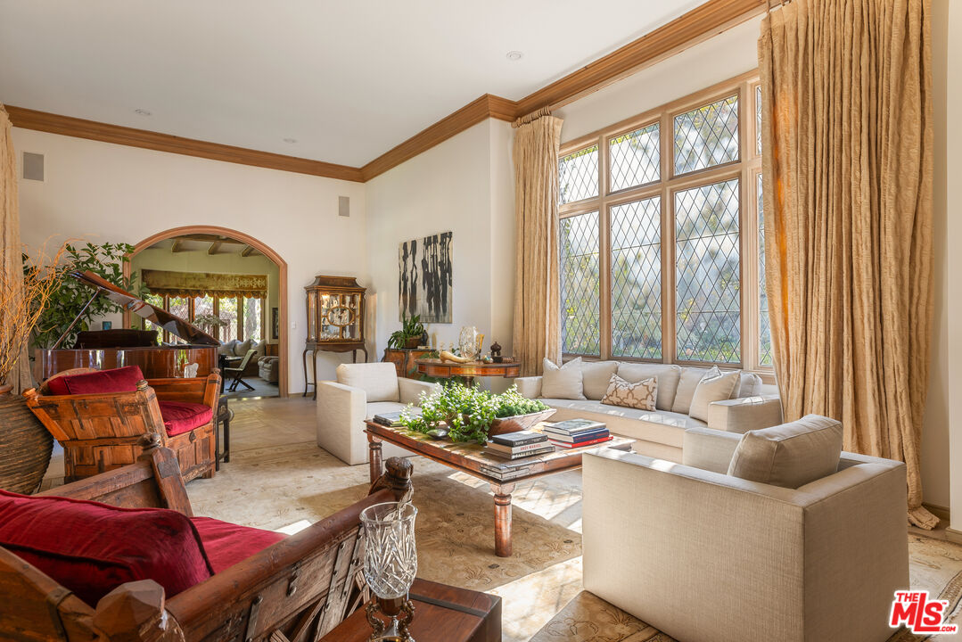 Beverly Hills, California, 90210, United States, 7 Bedrooms Bedrooms, ,9 BathroomsBathrooms,Residential,For Sale,1933482