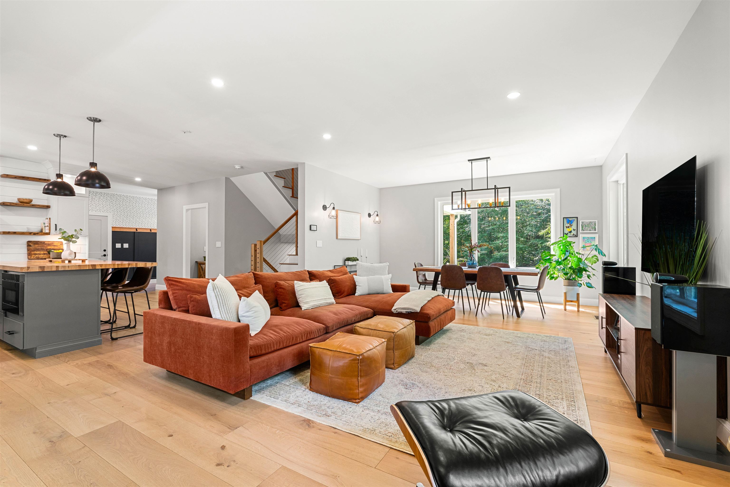 Hollis, New Hampshire, 03049, United States, 3 Bedrooms Bedrooms, ,3 BathroomsBathrooms,Residential,For Sale,1907073