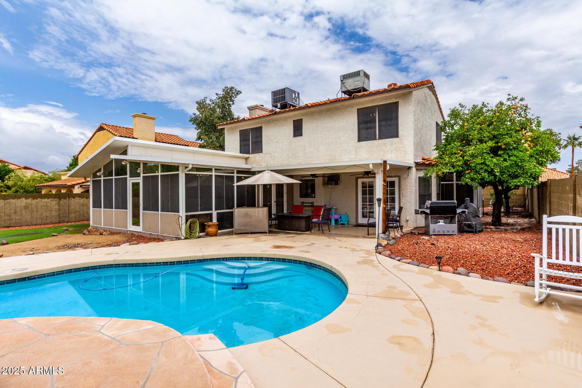 Glendale, Arizona, 85302, United States, 4 Bedrooms Bedrooms, ,4 BathroomsBathrooms,Residential,For Sale,1977849