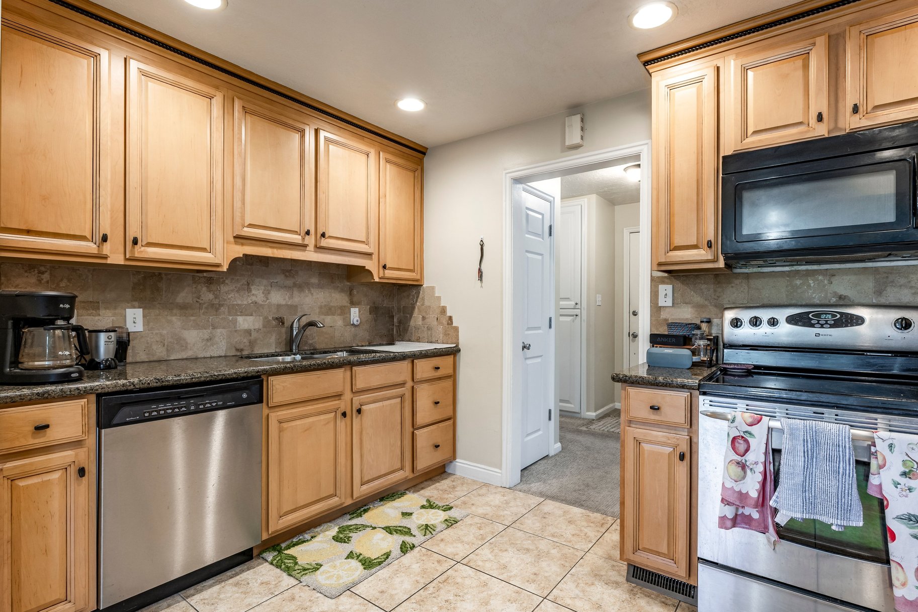  Charming home, flexible living options, rental income - 物件實景