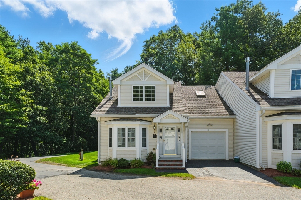 Haverhill, Massachusetts, 01830, United States, 2 Bedrooms Bedrooms, ,3 BathroomsBathrooms,Residential,For Sale,1940361