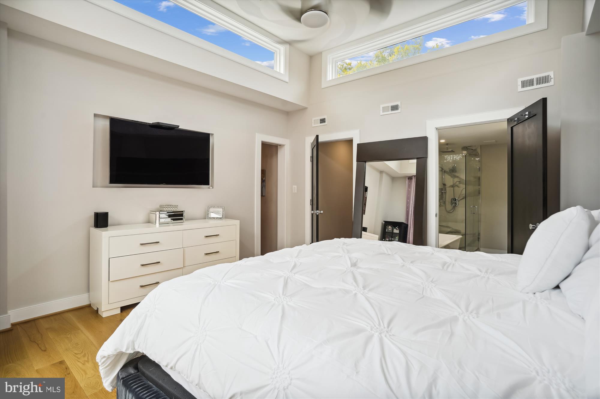 Alexandria, Virginia, 22314, United States, 3 Bedrooms Bedrooms, ,4 BathroomsBathrooms,Residential,For Sale,1936981