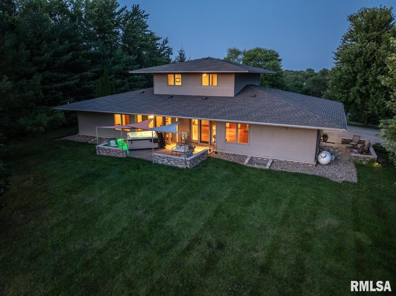 Macomb, Illinois, 61455, United States, 5 Bedrooms Bedrooms, ,5 BathroomsBathrooms,Residential,For Sale,1915760