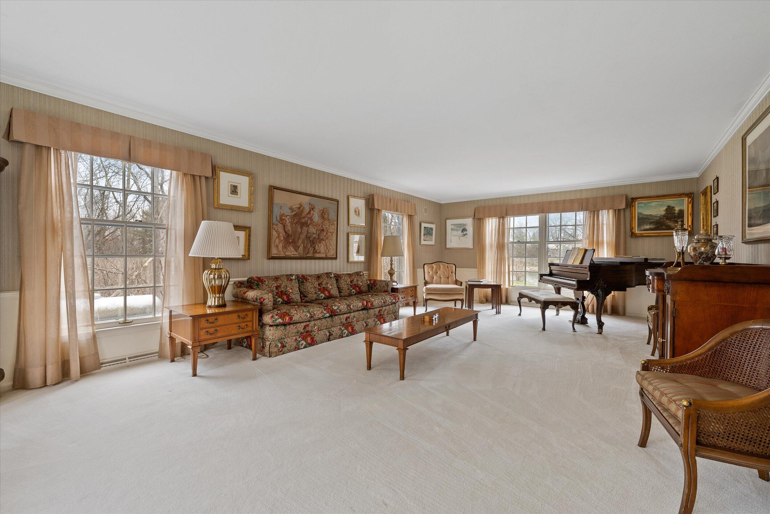 Mequon, Wisconsin, 53097, United States, 5 Bedrooms Bedrooms, ,5 BathroomsBathrooms,Residential,For Sale,1907648