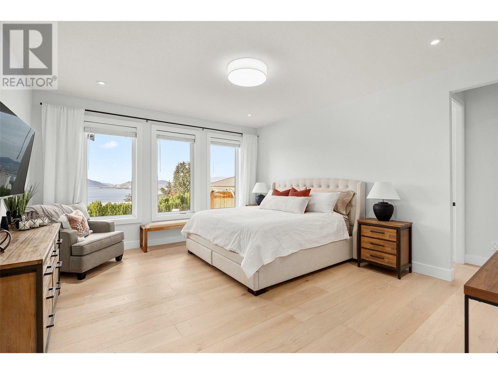 KELOWNA, British Columbia, V1W 4L1, CA, 4 Bedrooms Bedrooms, ,4 BathroomsBathrooms,Residential,For Sale,1838056
