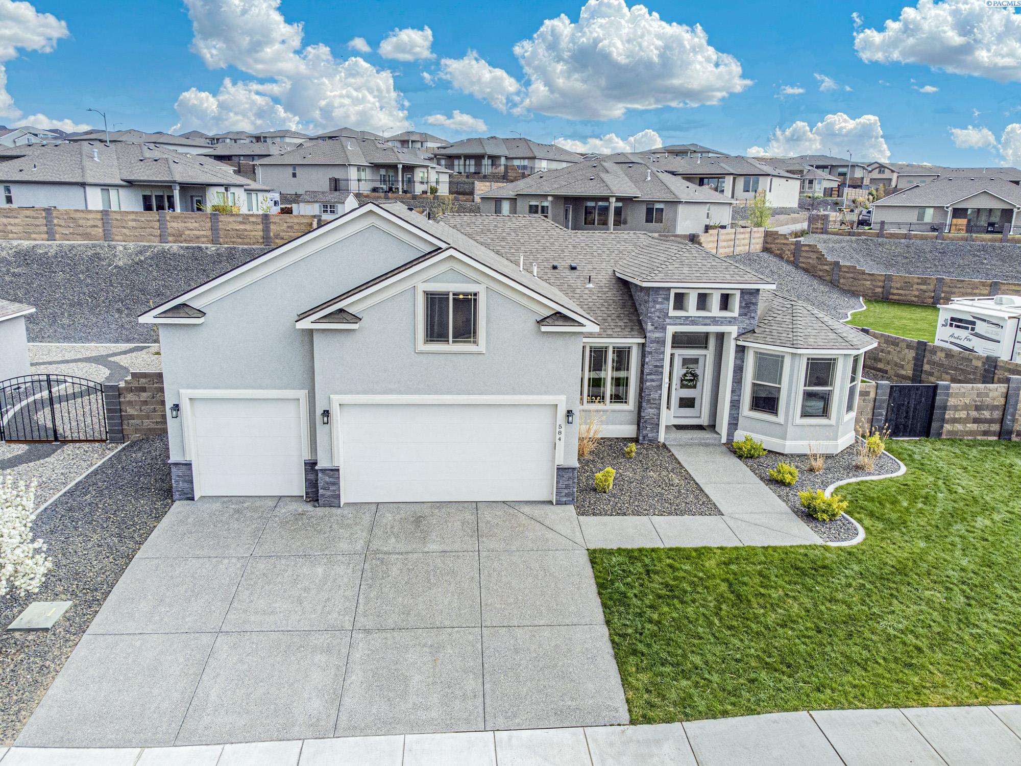 West Richland, Washington, 99353, United States, 5 Bedrooms Bedrooms, ,2 BathroomsBathrooms,Residential,For Sale,1873826