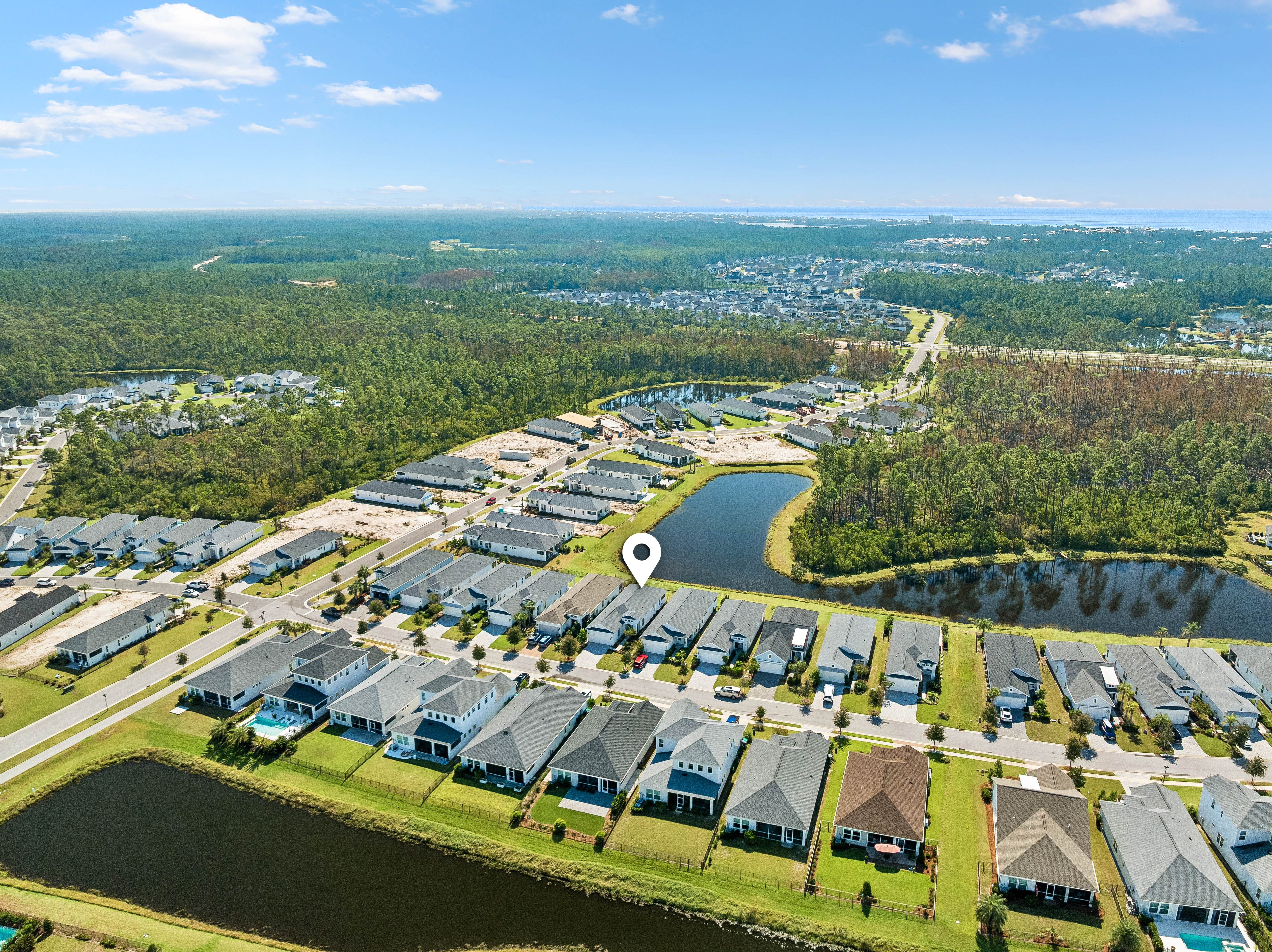  Refined Single-Level Living with Tranquil Pond Views - 物件實景