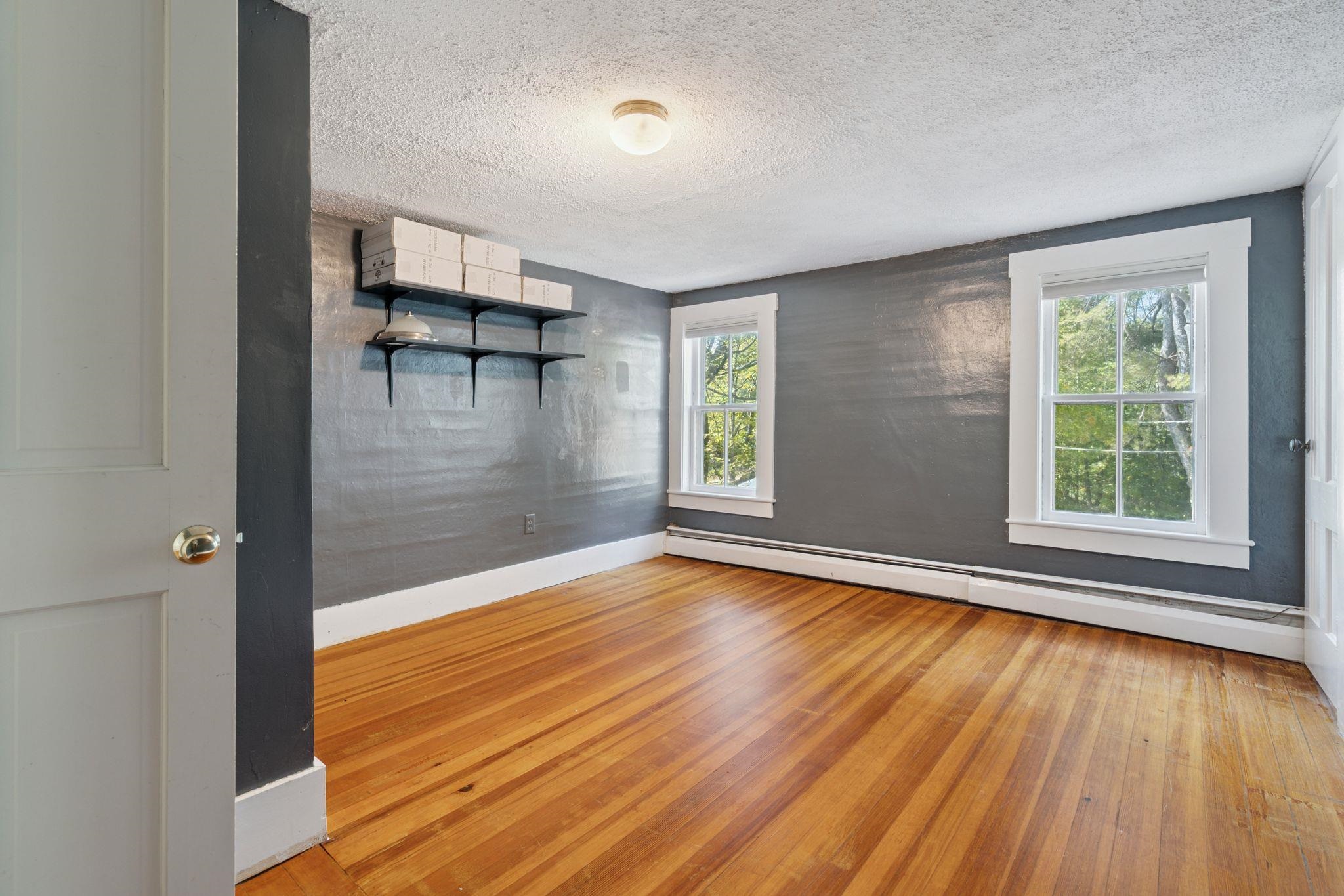 New London, New Hampshire, 03257, United States, 4 Bedrooms Bedrooms, ,2 BathroomsBathrooms,Residential,For Sale,1950111