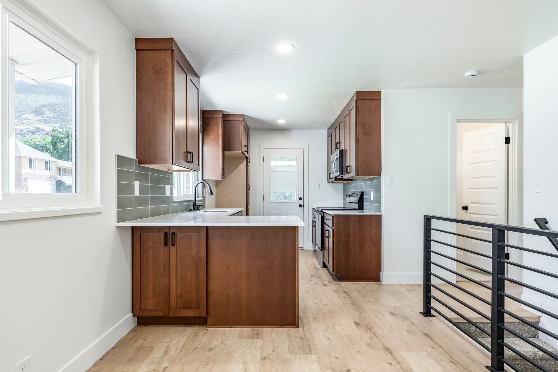  Fully Renovated Rambler With Large Primary En-Suite - 物件實景