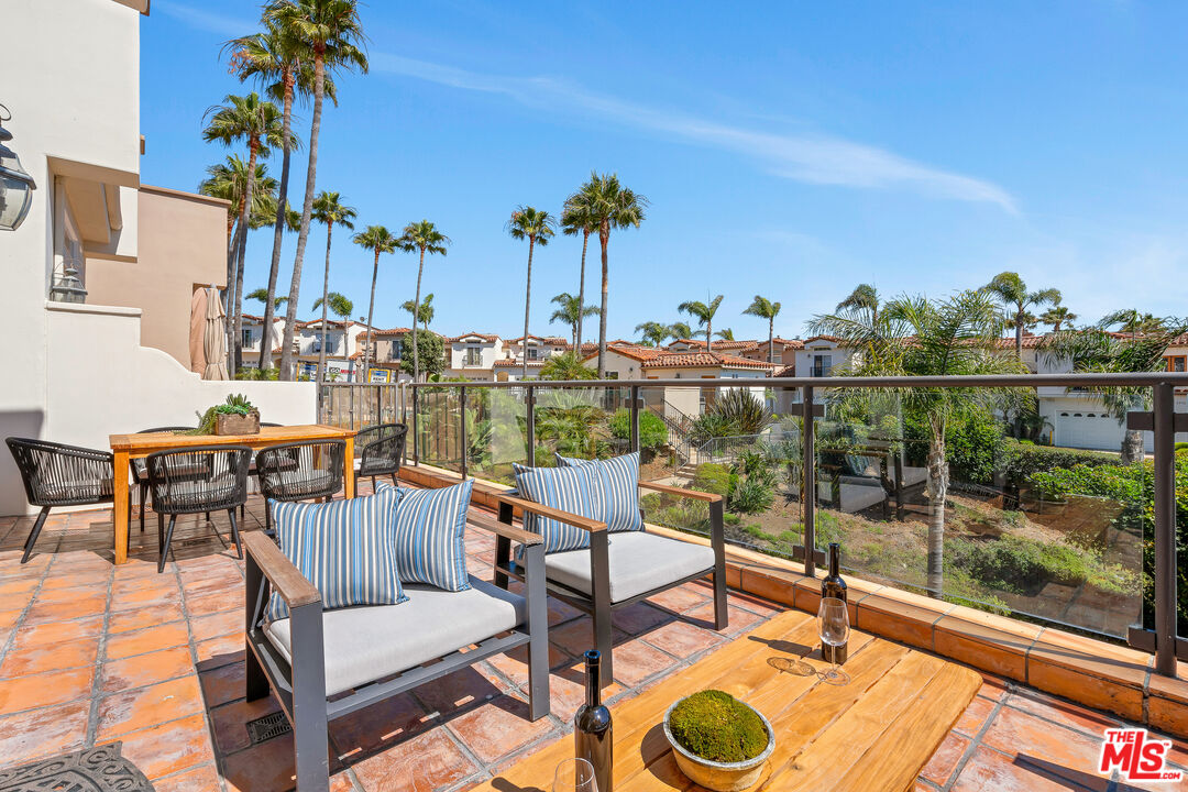 Malibu, California, 90265, United States, 2 Bedrooms Bedrooms, ,3 BathroomsBathrooms,Residential,For Sale,1902662