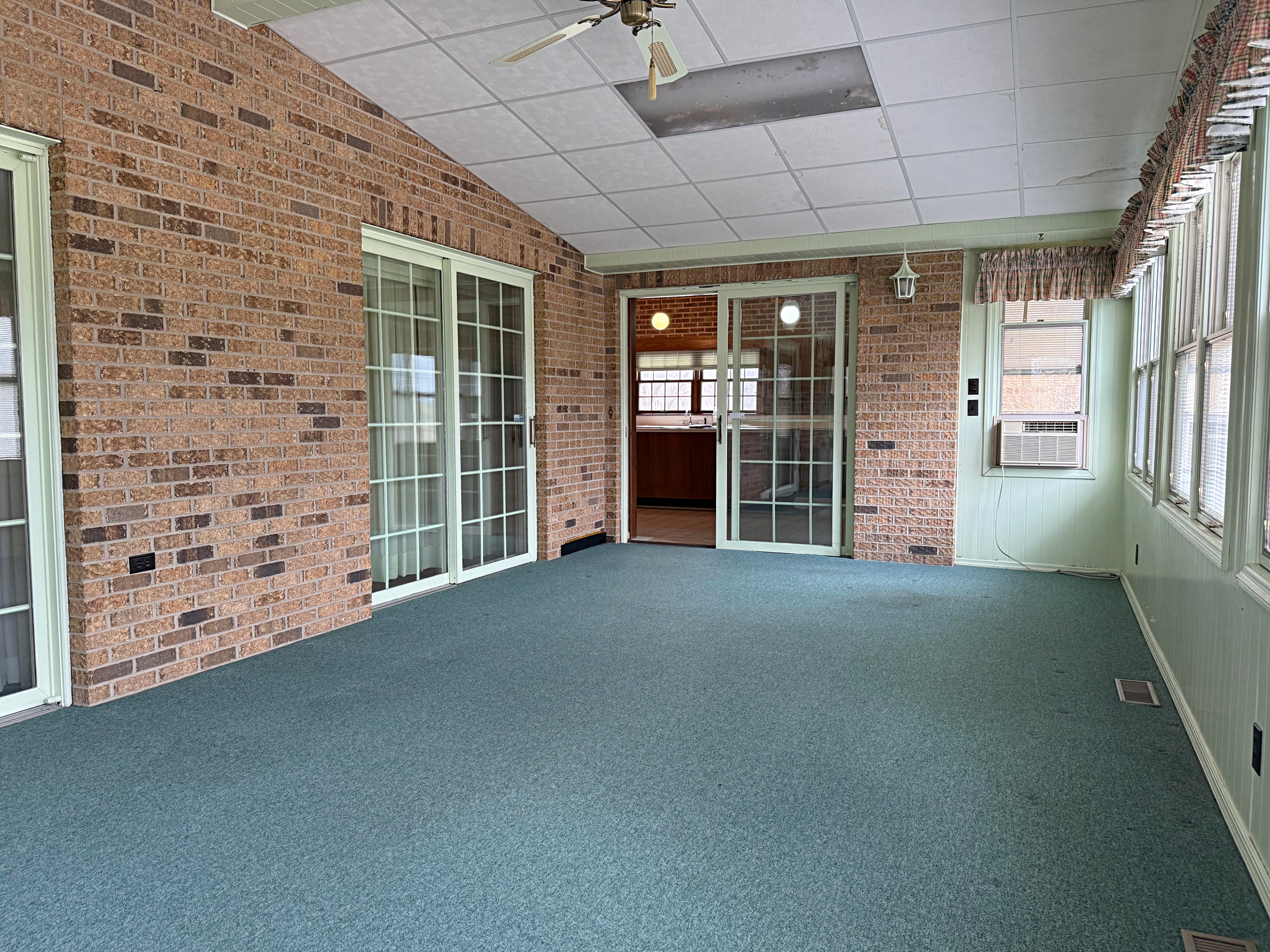 Loogootee, Indiana, 47553, United States, 3 Bedrooms Bedrooms, ,4 BathroomsBathrooms,Residential,For Sale,2002453