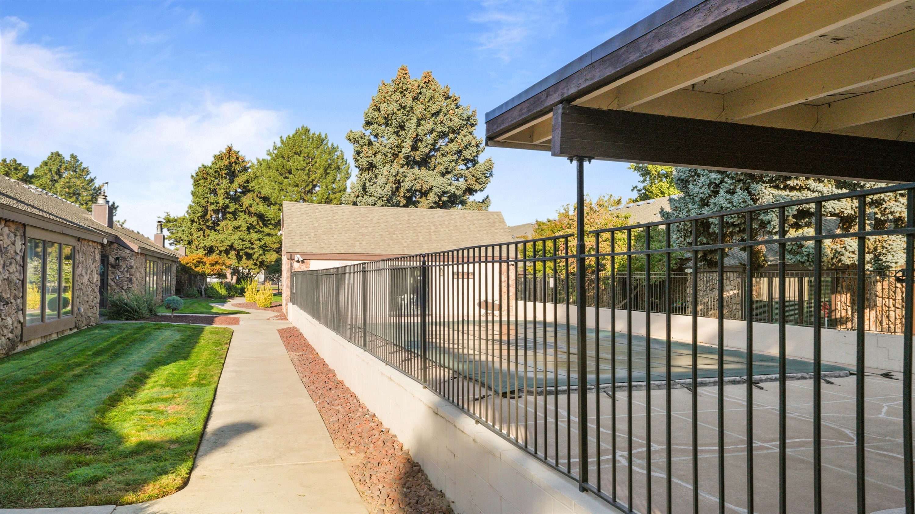  Updated and move in ready - 物件實景