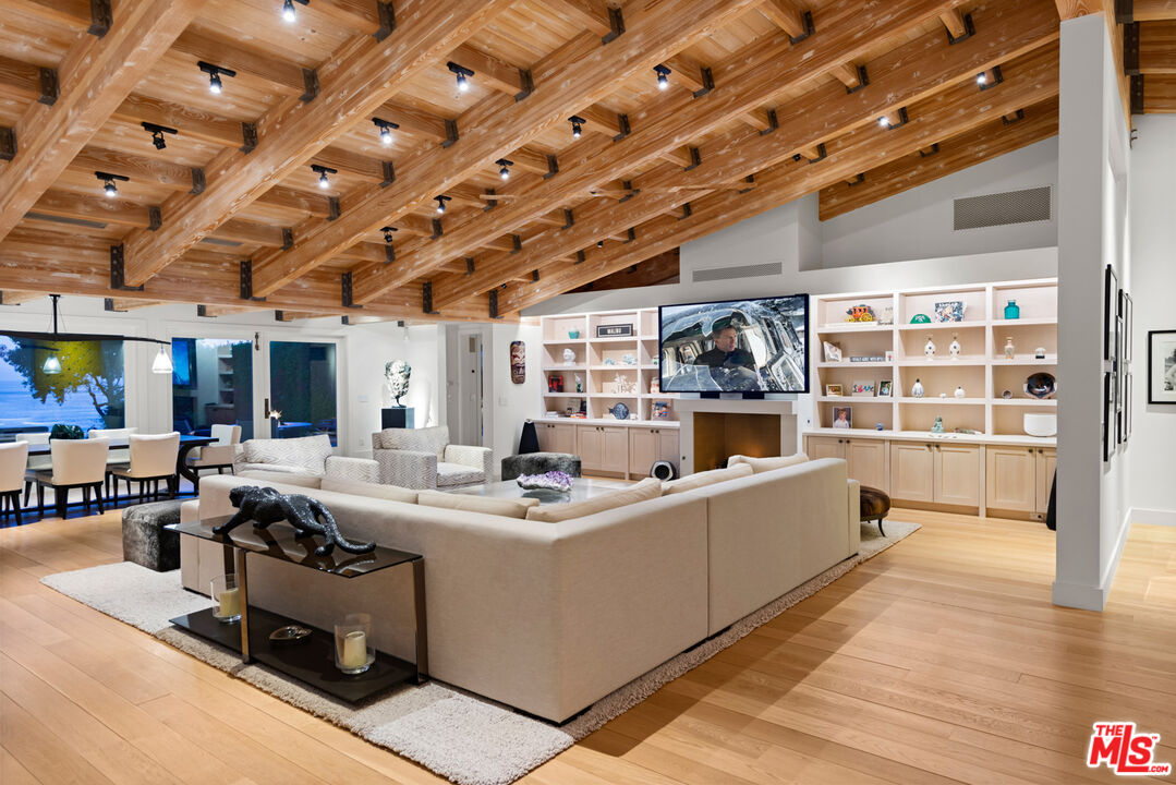 Malibu, California, 90265, United States, 4 Bedrooms Bedrooms, ,4 BathroomsBathrooms,Residential,For Sale,1970476