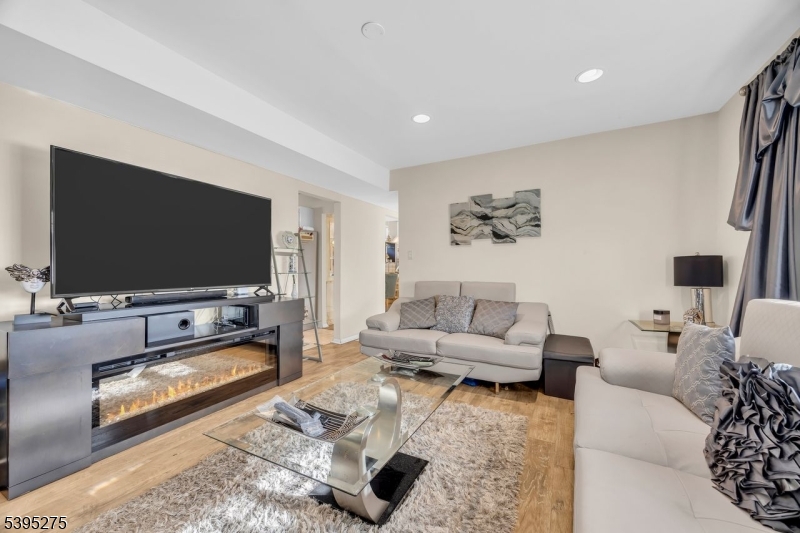 Franklin Twp., New Jersey, 08873, United States, 4 Bedrooms Bedrooms, ,3 BathroomsBathrooms,Residential,For Sale,1988990