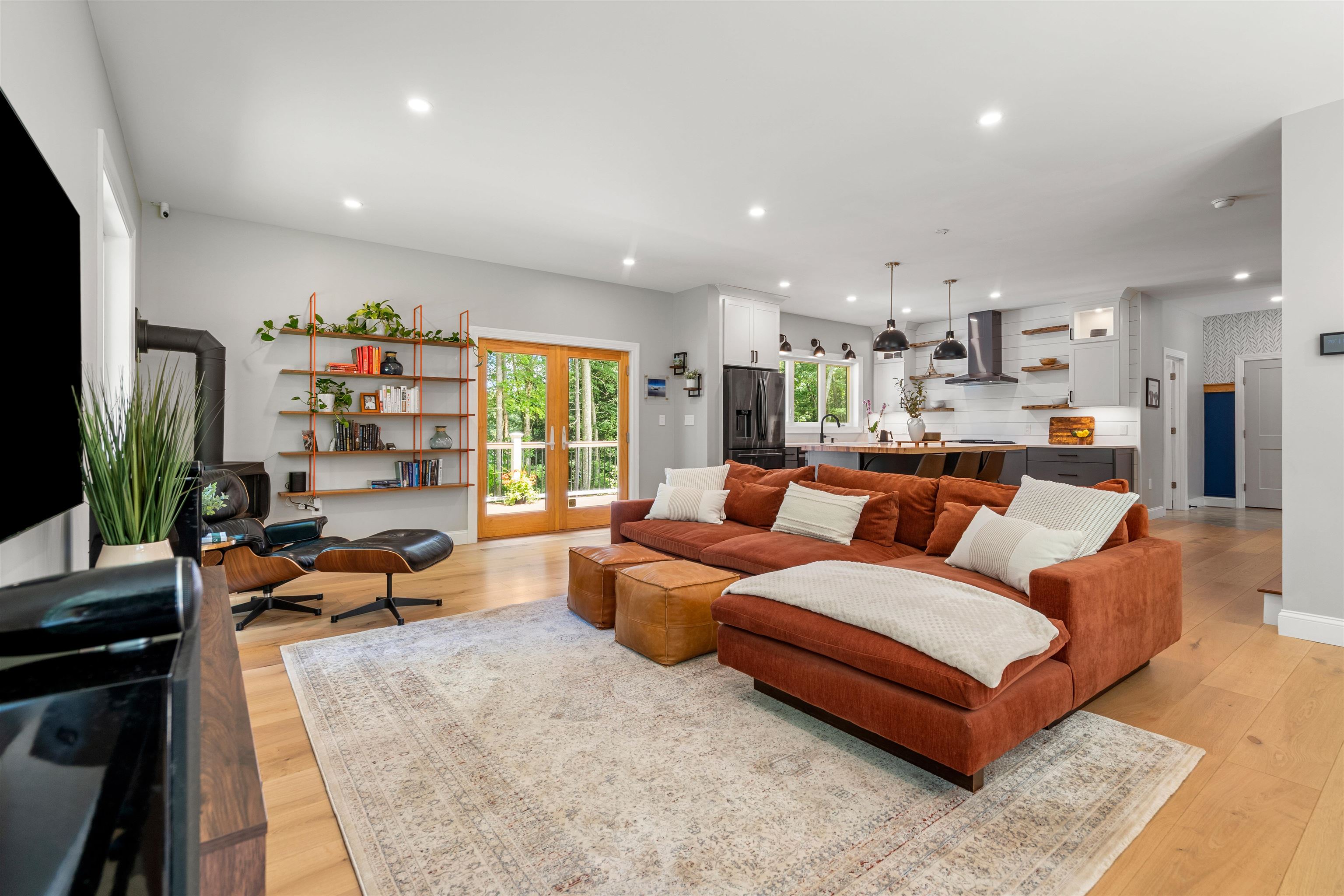 Hollis, New Hampshire, 03049, United States, 3 Bedrooms Bedrooms, ,3 BathroomsBathrooms,Residential,For Sale,1907073