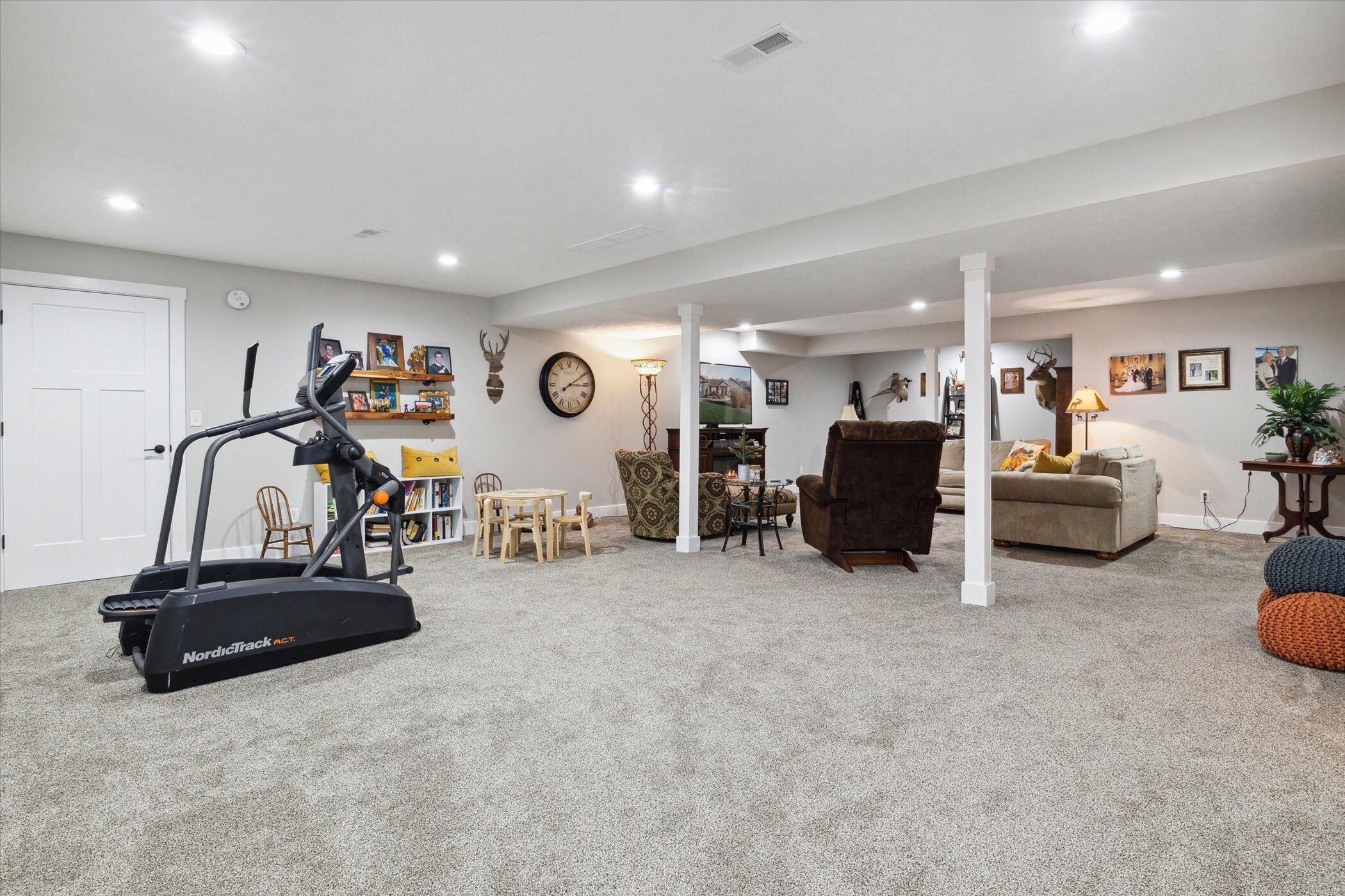 Edwardsburg, Michigan, 49112, United States, 4 Bedrooms Bedrooms, ,4 BathroomsBathrooms,Residential,For Sale,1989598