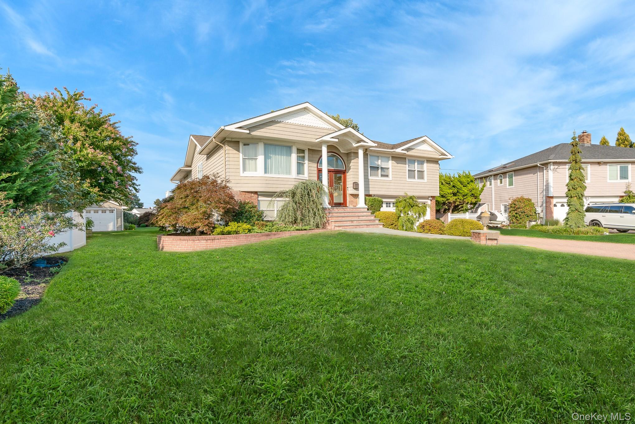 West Islip, New York, 11795, United States, 5 Bedrooms Bedrooms, ,5 BathroomsBathrooms,Residential,For Sale,1943882