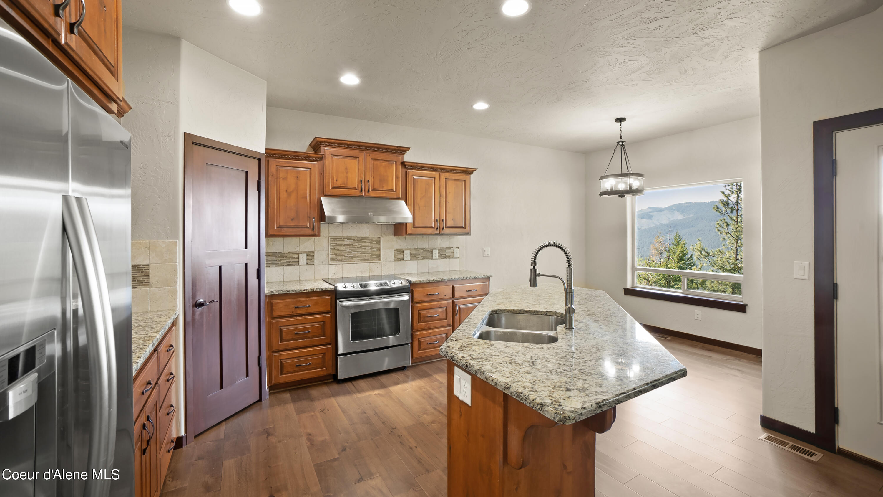 Coeur d'Alene, Idaho, 83814, United States, 3 Bedrooms Bedrooms, ,3 BathroomsBathrooms,Residential,For Sale,1980356