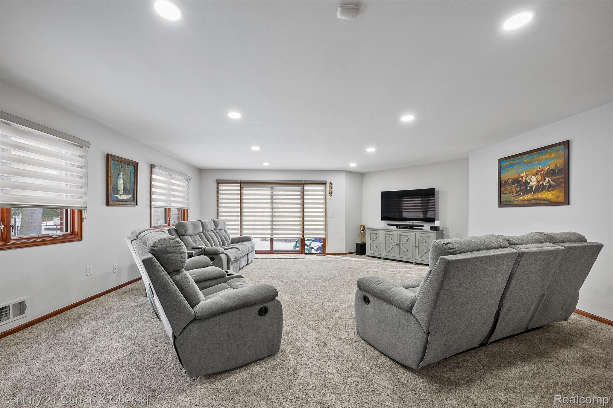 Dearborn, Michigan, 48128, United States, 4 Bedrooms Bedrooms, ,3 BathroomsBathrooms,Residential,For Sale,1908051
