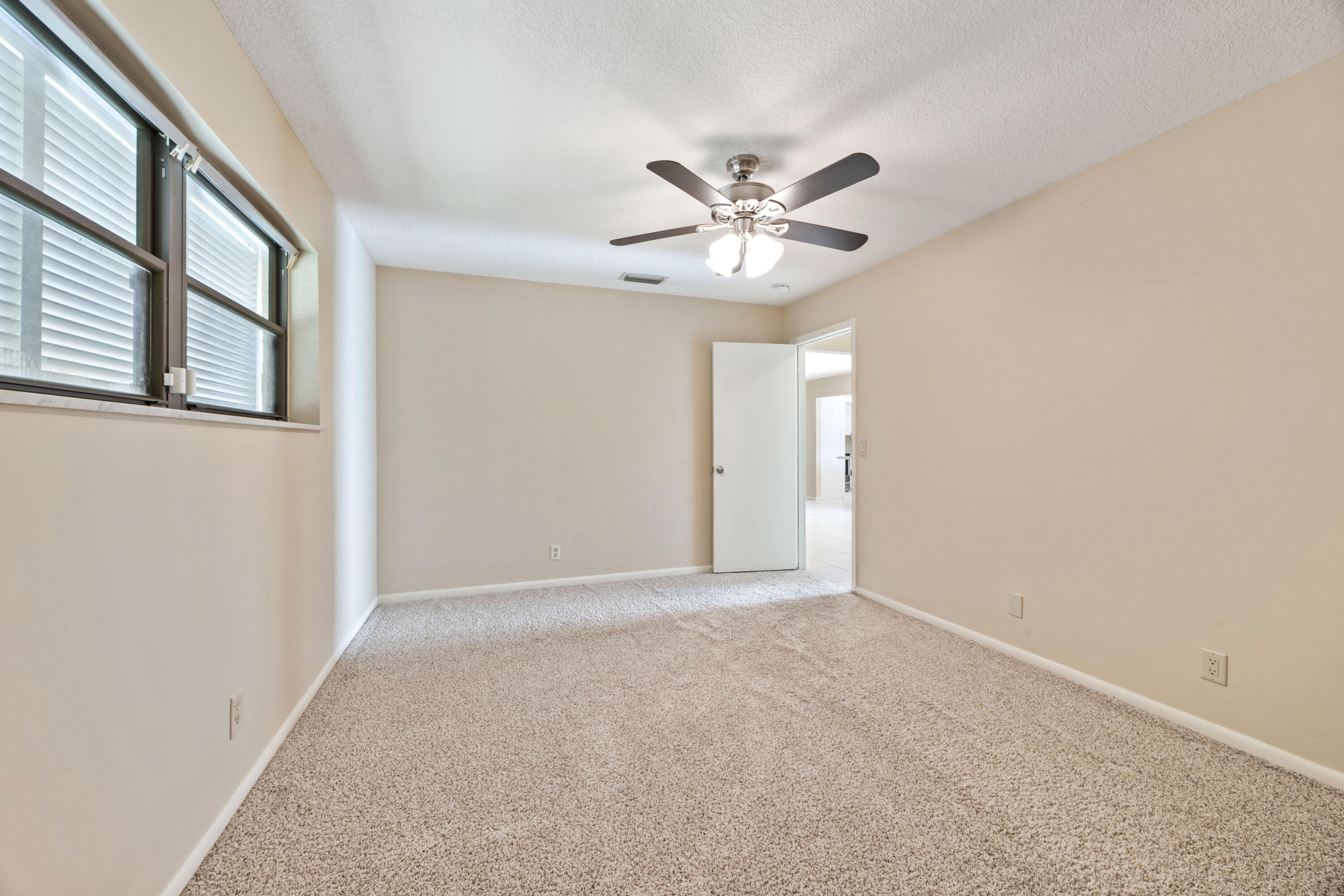 Lake Worth, Florida, 33462, United States, 3 Bedrooms Bedrooms, ,2 BathroomsBathrooms,Residential,For Sale,1966496