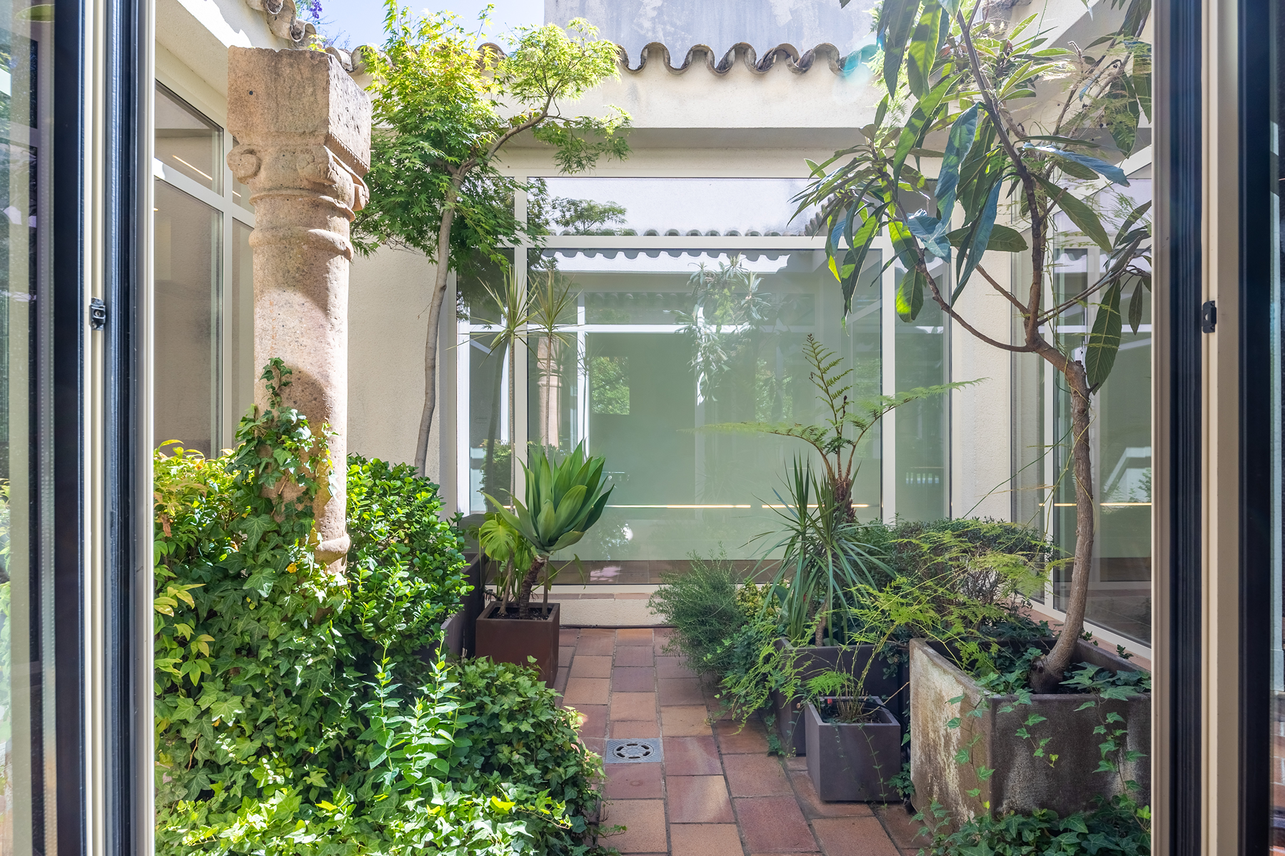  Designer detached house with pool in private development - 物件實景