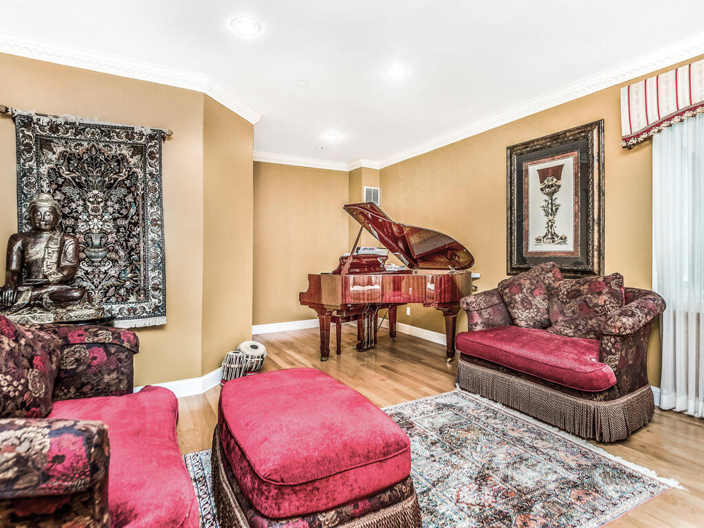 Scarsdale, New York, 10583, United States, 5 Bedrooms Bedrooms, ,6 BathroomsBathrooms,Residential,For Sale,1974207