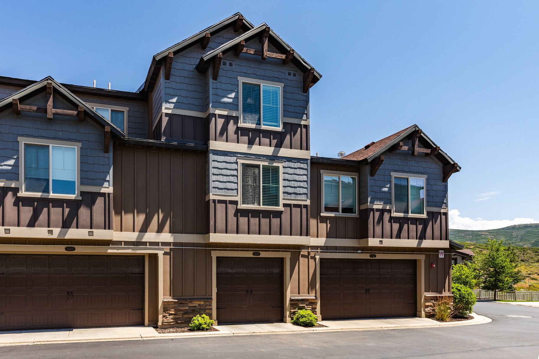  Mountain Modern Parks Edge Townhome in Courtyard - 物件實景